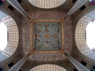 Detaillierte Verzierungen in der Kuppel des Patuxai