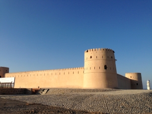 Das Sunaysilah Fort thront über der Stadt