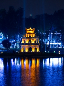Die Turtle-Pagoda bei Nacht.